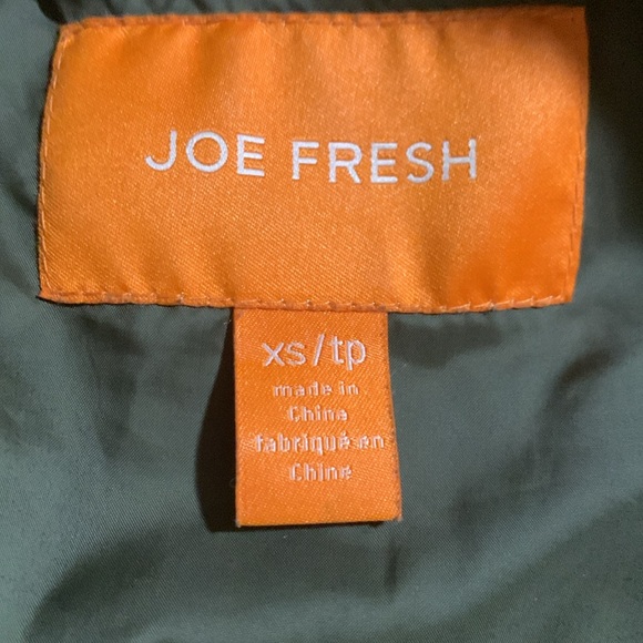 This jacket is use but so good condition color army green. - Picture 5 of 8